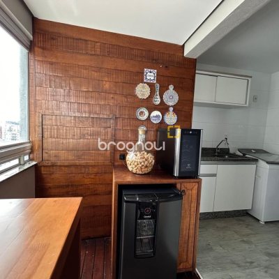 Apartamento com 85m², 2 quartos (sendo 1 suíte), 1 garagem, no bairro Kobrasol em São José