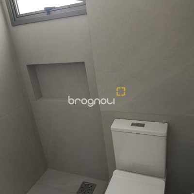 Apartamento com 122m², 3 quartos (sendo 3 suítes), 2 garagens, no bairro Centro em Florianópolis