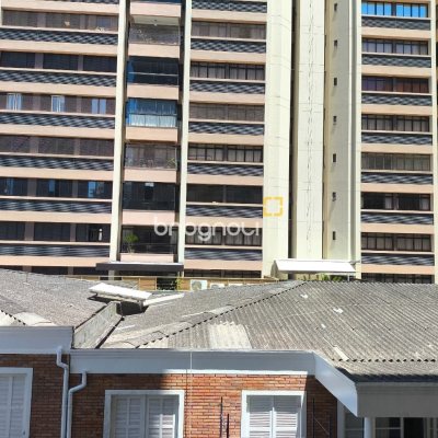 Apartamento com 122m², 3 quartos (sendo 3 suítes), 2 garagens, no bairro Centro em Florianópolis