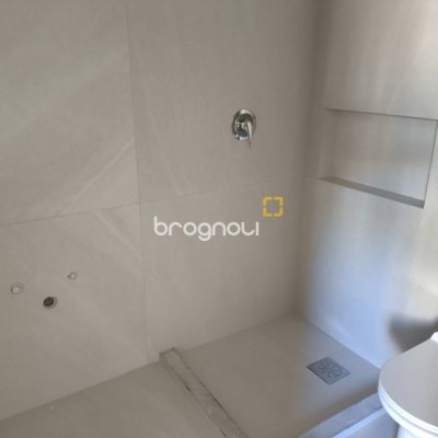 Apartamento com 122m², 3 quartos (sendo 3 suítes), 2 garagens, no bairro Centro em Florianópolis