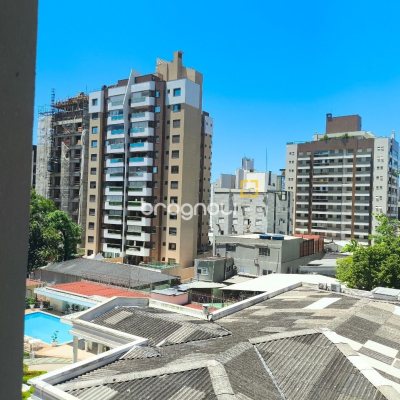 Apartamento com 122m², 3 quartos (sendo 3 suítes), 2 garagens, no bairro Centro em Florianópolis