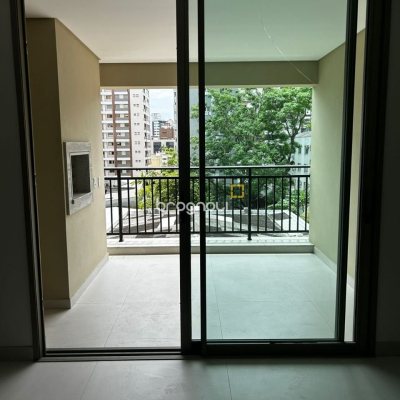 Apartamento com 122m², 3 quartos (sendo 3 suítes), 2 garagens, no bairro Centro em Florianópolis