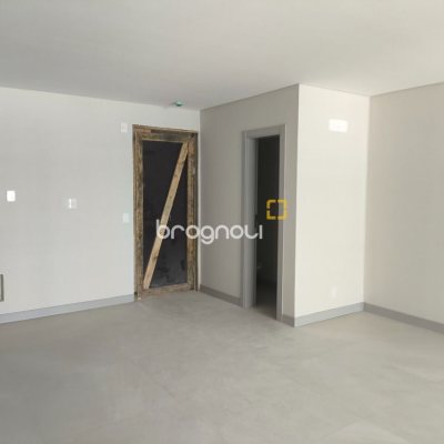 Apartamento com 122m², 3 quartos (sendo 3 suítes), 2 garagens, no bairro Centro em Florianópolis