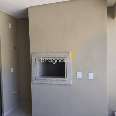 Apartamento com 122m², 3 quartos (sendo 3 suítes), 2 garagens, no bairro Centro em Florianópolis
