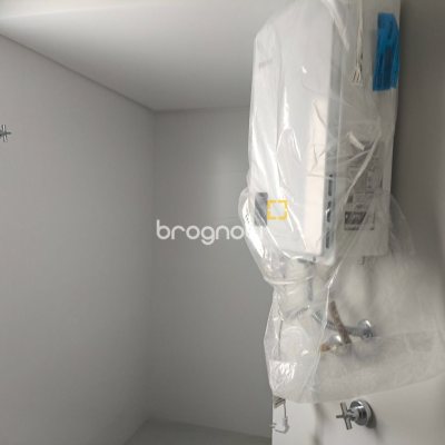 Apartamento com 122m², 3 quartos (sendo 3 suítes), 2 garagens, no bairro Centro em Florianópolis