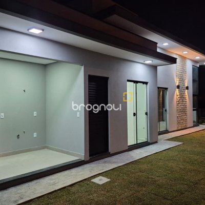 Casa com 113m², 3 quartos (sendo 1 suíte), 2 garagens, no bairro Forquilhas em São José