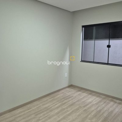 Casa com 113m², 3 quartos (sendo 1 suíte), 2 garagens, no bairro Forquilhas em São José