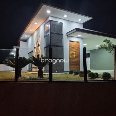Casa com 113m², 3 quartos (sendo 1 suíte), 2 garagens, no bairro Forquilhas em São José