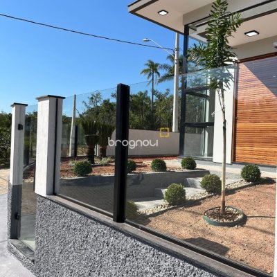 Casa com 113m², 3 quartos (sendo 1 suíte), 2 garagens, no bairro Forquilhas em São José