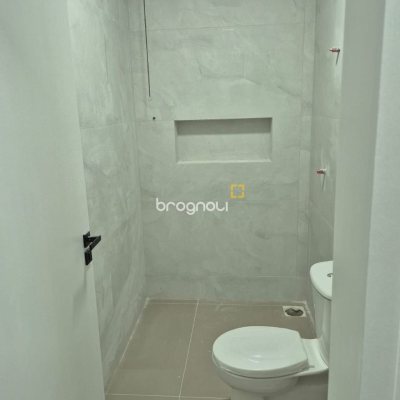Casa com 113m², 3 quartos (sendo 1 suíte), 2 garagens, no bairro Forquilhas em São José