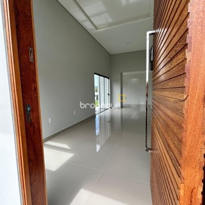 Casa com 113m², 3 quartos (sendo 1 suíte), 2 garagens, no bairro Forquilhas em São José