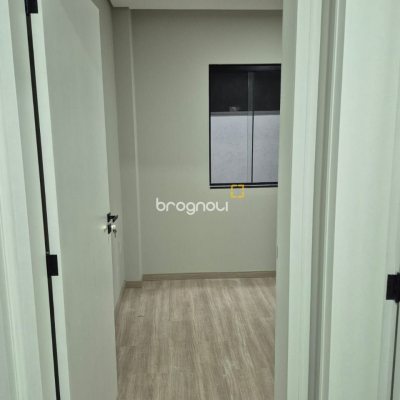 Casa com 113m², 3 quartos (sendo 1 suíte), 2 garagens, no bairro Forquilhas em São José