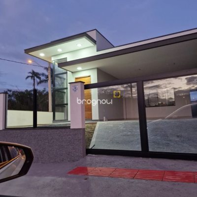 Casa com 113m², 3 quartos (sendo 1 suíte), 2 garagens, no bairro Forquilhas em São José