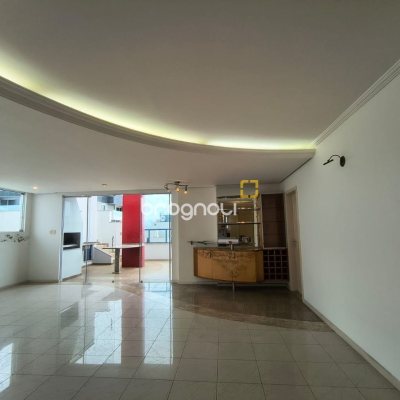Cobertura com 459m², 4 quartos (sendo 2 suítes), 3 garagens, no bairro Campinas em São José