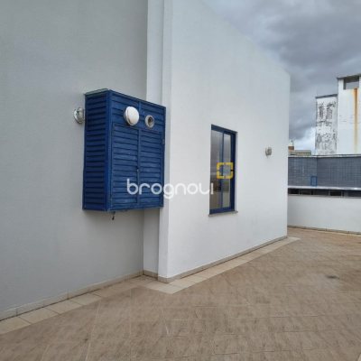 Cobertura com 459m², 4 quartos (sendo 2 suítes), 3 garagens, no bairro Campinas em São José