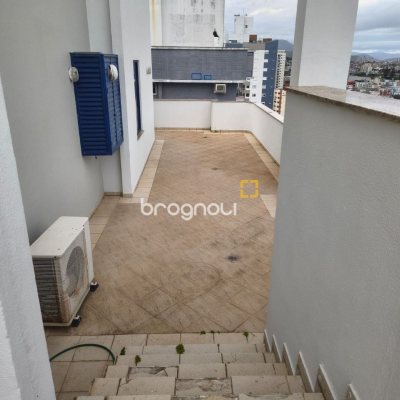 Cobertura com 459m², 4 quartos (sendo 2 suítes), 3 garagens, no bairro Campinas em São José