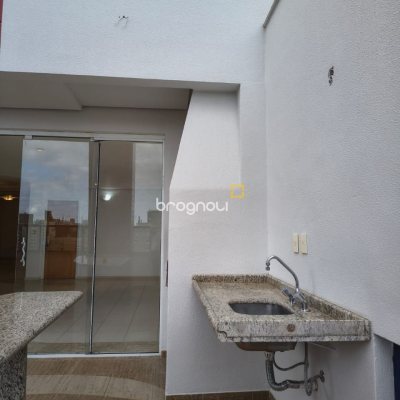 Cobertura com 459m², 4 quartos (sendo 2 suítes), 3 garagens, no bairro Campinas em São José