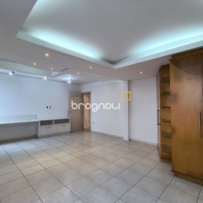 Cobertura com 459m², 4 quartos (sendo 2 suítes), 3 garagens, no bairro Campinas em São José