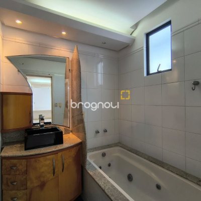Cobertura com 459m², 4 quartos (sendo 2 suítes), 3 garagens, no bairro Campinas em São José