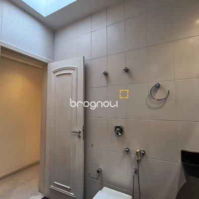 Cobertura com 459m², 4 quartos (sendo 2 suítes), 3 garagens, no bairro Campinas em São José