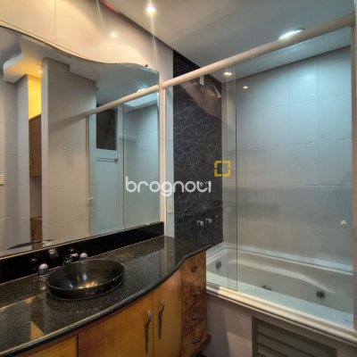 Cobertura com 459m², 4 quartos (sendo 2 suítes), 3 garagens, no bairro Campinas em São José