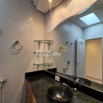 Cobertura com 459m², 4 quartos (sendo 2 suítes), 3 garagens, no bairro Campinas em São José