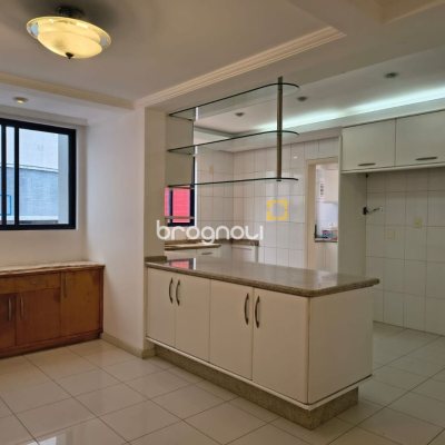 Cobertura com 459m², 4 quartos (sendo 2 suítes), 3 garagens, no bairro Campinas em São José