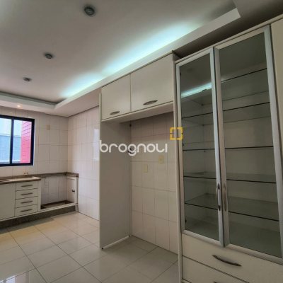 Cobertura com 459m², 4 quartos (sendo 2 suítes), 3 garagens, no bairro Campinas em São José