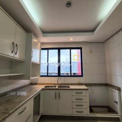 Cobertura com 459m², 4 quartos (sendo 2 suítes), 3 garagens, no bairro Campinas em São José