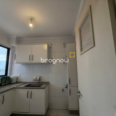 Cobertura com 459m², 4 quartos (sendo 2 suítes), 3 garagens, no bairro Campinas em São José