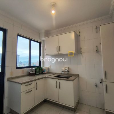 Cobertura com 459m², 4 quartos (sendo 2 suítes), 3 garagens, no bairro Campinas em São José