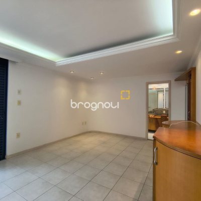 Cobertura com 459m², 4 quartos (sendo 2 suítes), 3 garagens, no bairro Campinas em São José