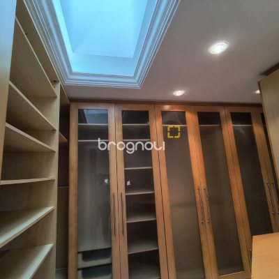 Cobertura com 459m², 4 quartos (sendo 2 suítes), 3 garagens, no bairro Campinas em São José