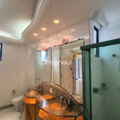 Cobertura com 459m², 4 quartos (sendo 2 suítes), 3 garagens, no bairro Campinas em São José