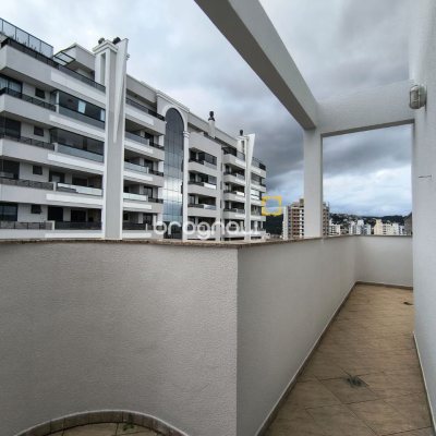 Cobertura com 459m², 4 quartos (sendo 2 suítes), 3 garagens, no bairro Campinas em São José