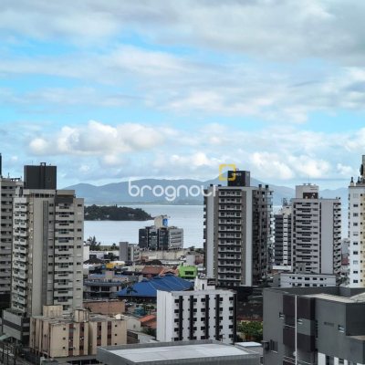 Cobertura com 459m², 4 quartos (sendo 2 suítes), 3 garagens, no bairro Campinas em São José