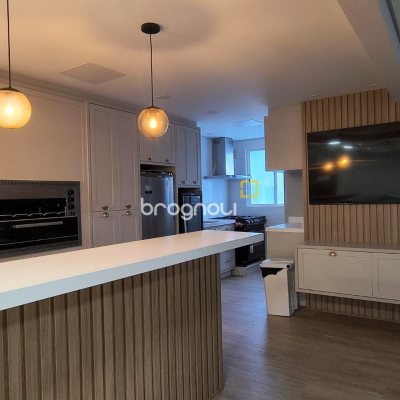 Cobertura com 459m², 4 quartos (sendo 2 suítes), 3 garagens, no bairro Campinas em São José