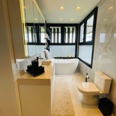 Casa de Condomínio com 413m², 3 quartos (sendo 3 suítes), 5 garagens, no bairro Lagoa da Conceição em Florianópolis