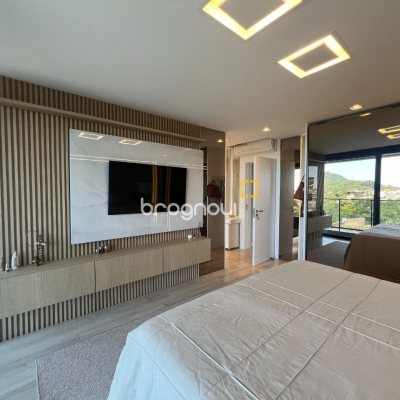 Casa de Condomínio com 413m², 3 quartos (sendo 3 suítes), 5 garagens, no bairro Lagoa da Conceição em Florianópolis