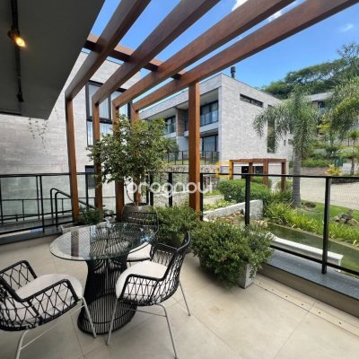 Casa de Condomínio com 413m², 3 quartos (sendo 3 suítes), 5 garagens, no bairro Lagoa da Conceição em Florianópolis