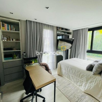Casa de Condomínio com 413m², 3 quartos (sendo 3 suítes), 5 garagens, no bairro Lagoa da Conceição em Florianópolis
