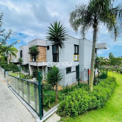 Casa de Condomínio com 413m², 3 quartos (sendo 3 suítes), 5 garagens, no bairro Lagoa da Conceição em Florianópolis