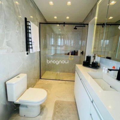 Casa de Condomínio com 413m², 3 quartos (sendo 3 suítes), 5 garagens, no bairro Lagoa da Conceição em Florianópolis