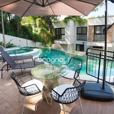 Casa de Condomínio com 413m², 3 quartos (sendo 3 suítes), 5 garagens, no bairro Lagoa da Conceição em Florianópolis