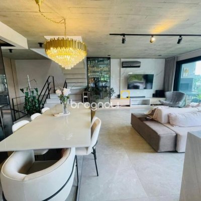Casa de Condomínio com 413m², 3 quartos (sendo 3 suítes), 5 garagens, no bairro Lagoa da Conceição em Florianópolis