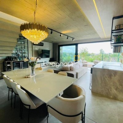 Casa de Condomínio com 413m², 3 quartos (sendo 3 suítes), 5 garagens, no bairro Lagoa da Conceição em Florianópolis