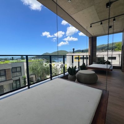 Casa de Condomínio com 413m², 3 quartos (sendo 3 suítes), 5 garagens, no bairro Lagoa da Conceição em Florianópolis