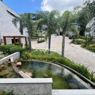Casa de Condomínio com 413m², 3 quartos (sendo 3 suítes), 5 garagens, no bairro Lagoa da Conceição em Florianópolis