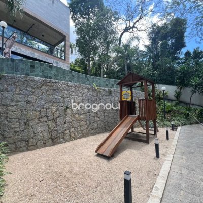 Casa de Condomínio com 413m², 3 quartos (sendo 3 suítes), 5 garagens, no bairro Lagoa da Conceição em Florianópolis