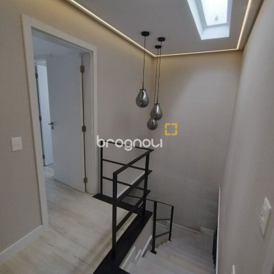 Casa de Condomínio com 413m², 3 quartos (sendo 3 suítes), 5 garagens, no bairro Lagoa da Conceição em Florianópolis
